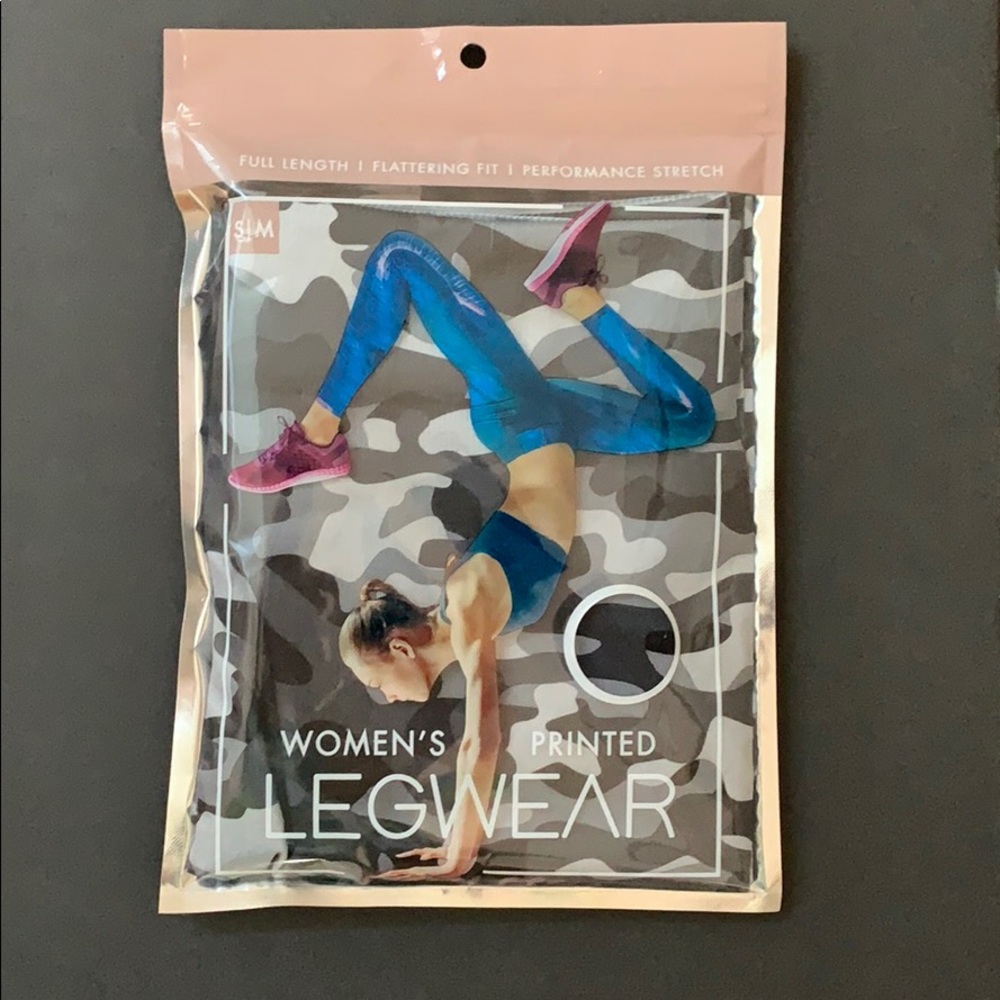 NIP Women’s Gray Camo Printed Leggings Small/Med